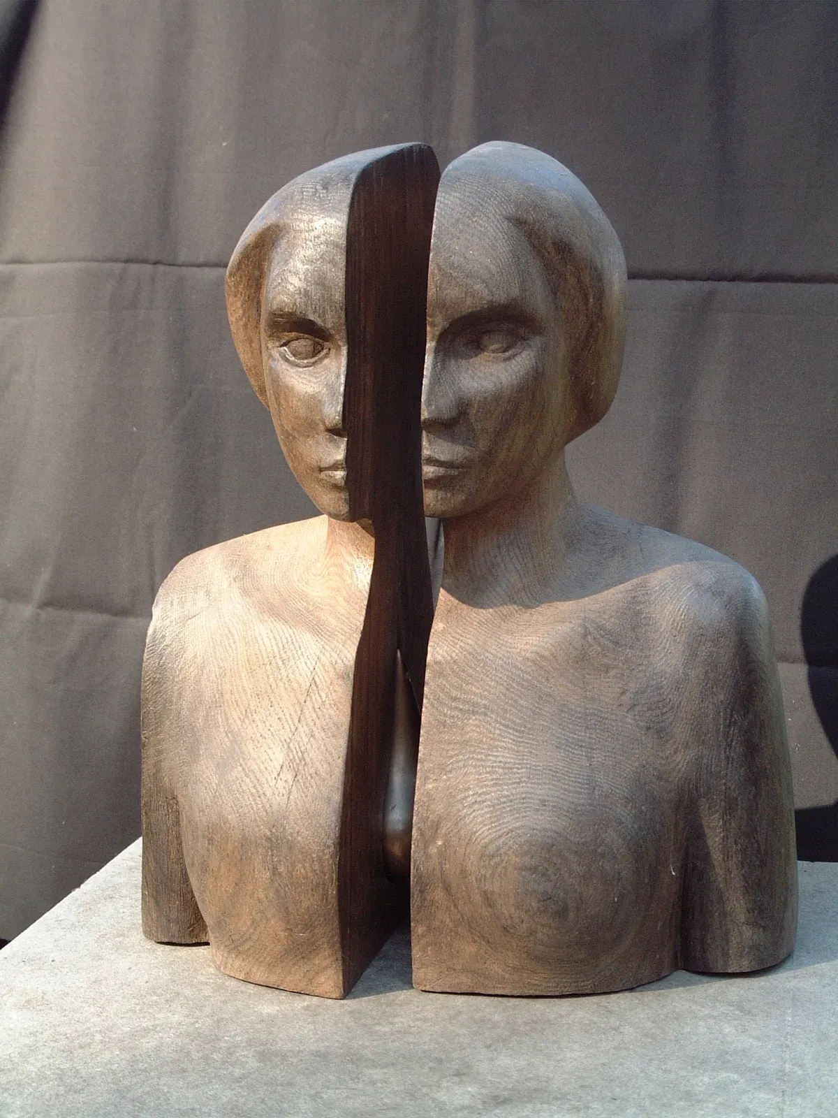 «Nadzieja» (1999), rovere nero — opera di Antonina Wysocka-Jonczak