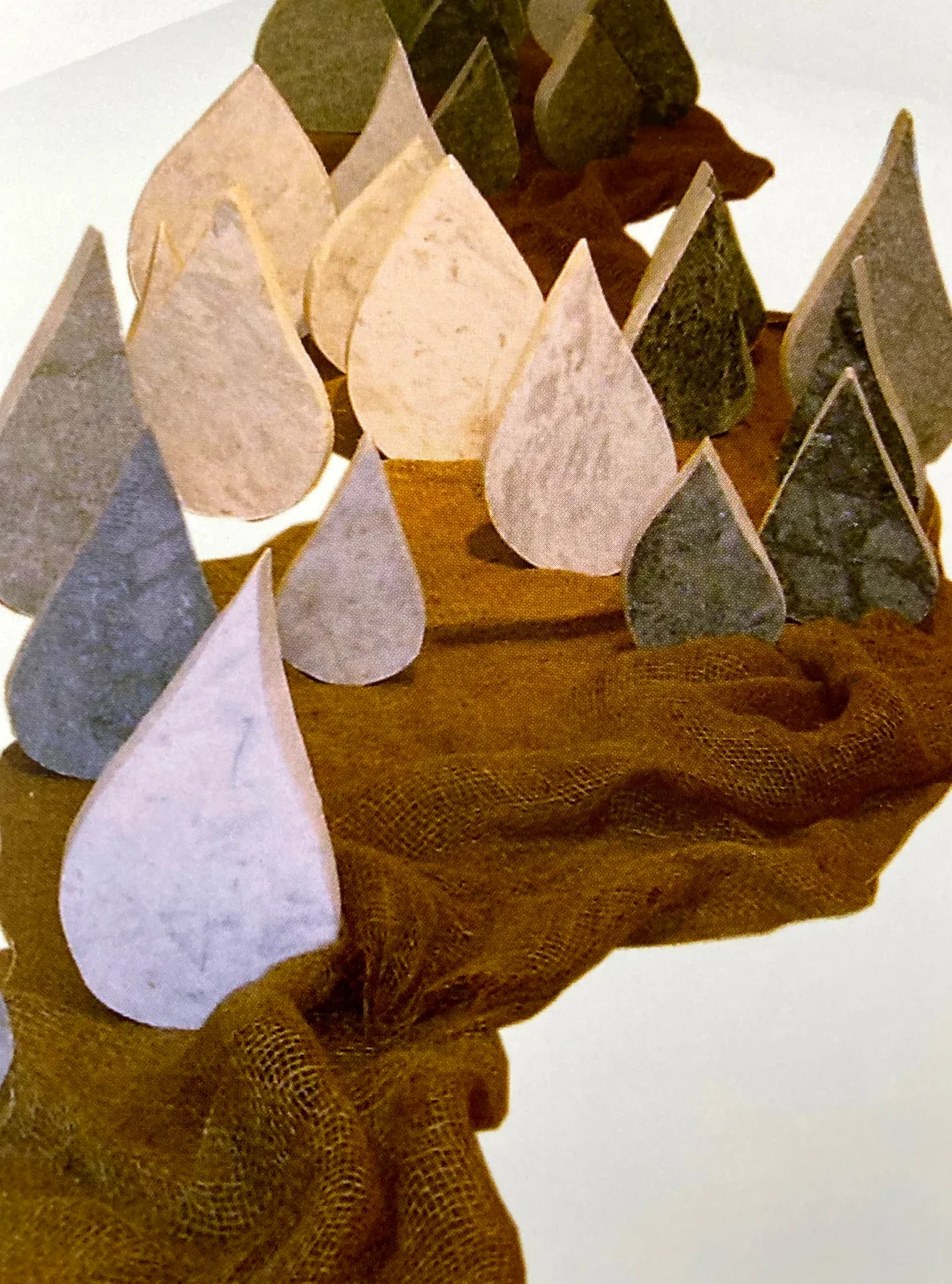 «Droga» (1996), marmo — opera di Antonina Wysocka-Jonczak