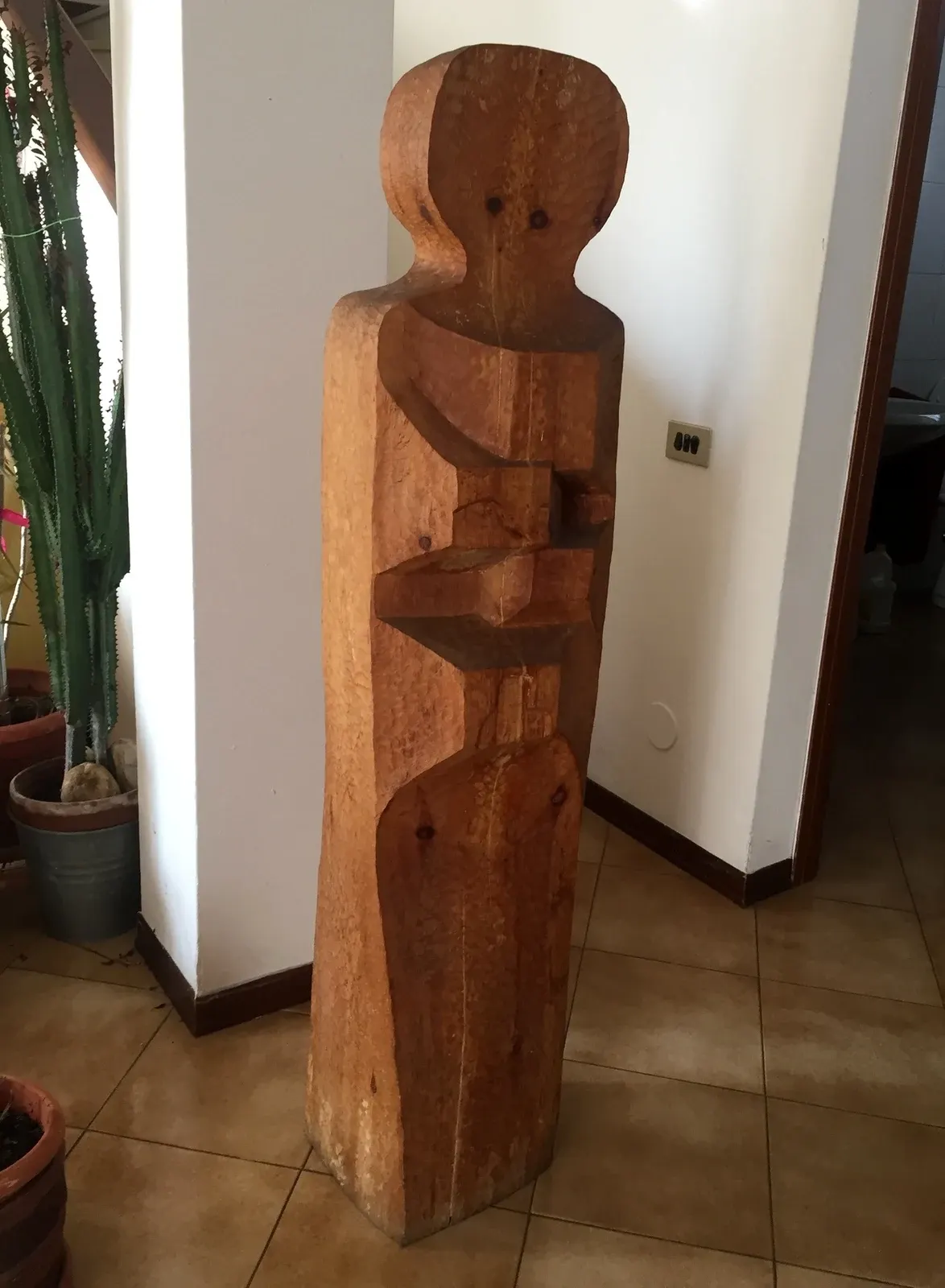 «Dom» (1994), legno — opera di Antonina Wysocka-Jonczak