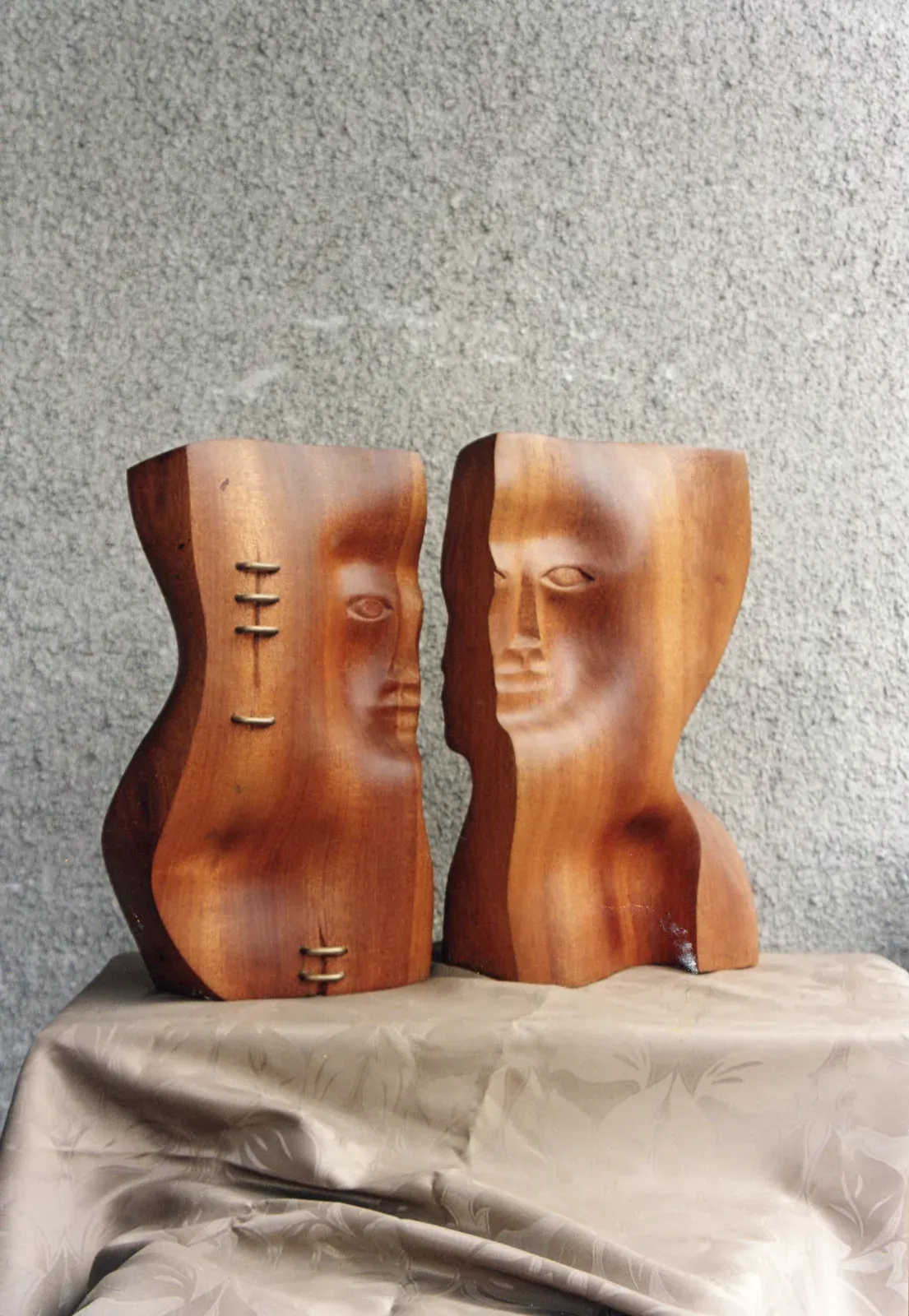 «Kolejne odbicia» (1989), mogano — opera di Antonina Wysocka-Jonczak