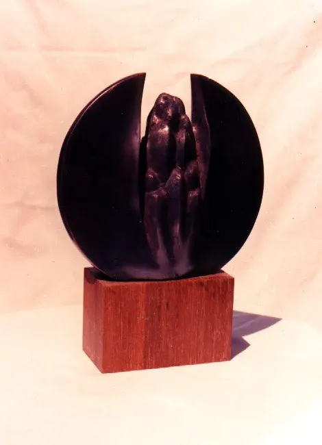 «Pączkowanie (z cyklu Dyski)» (1998), bronzo — opera di Antonina Wysocka-Jonczak