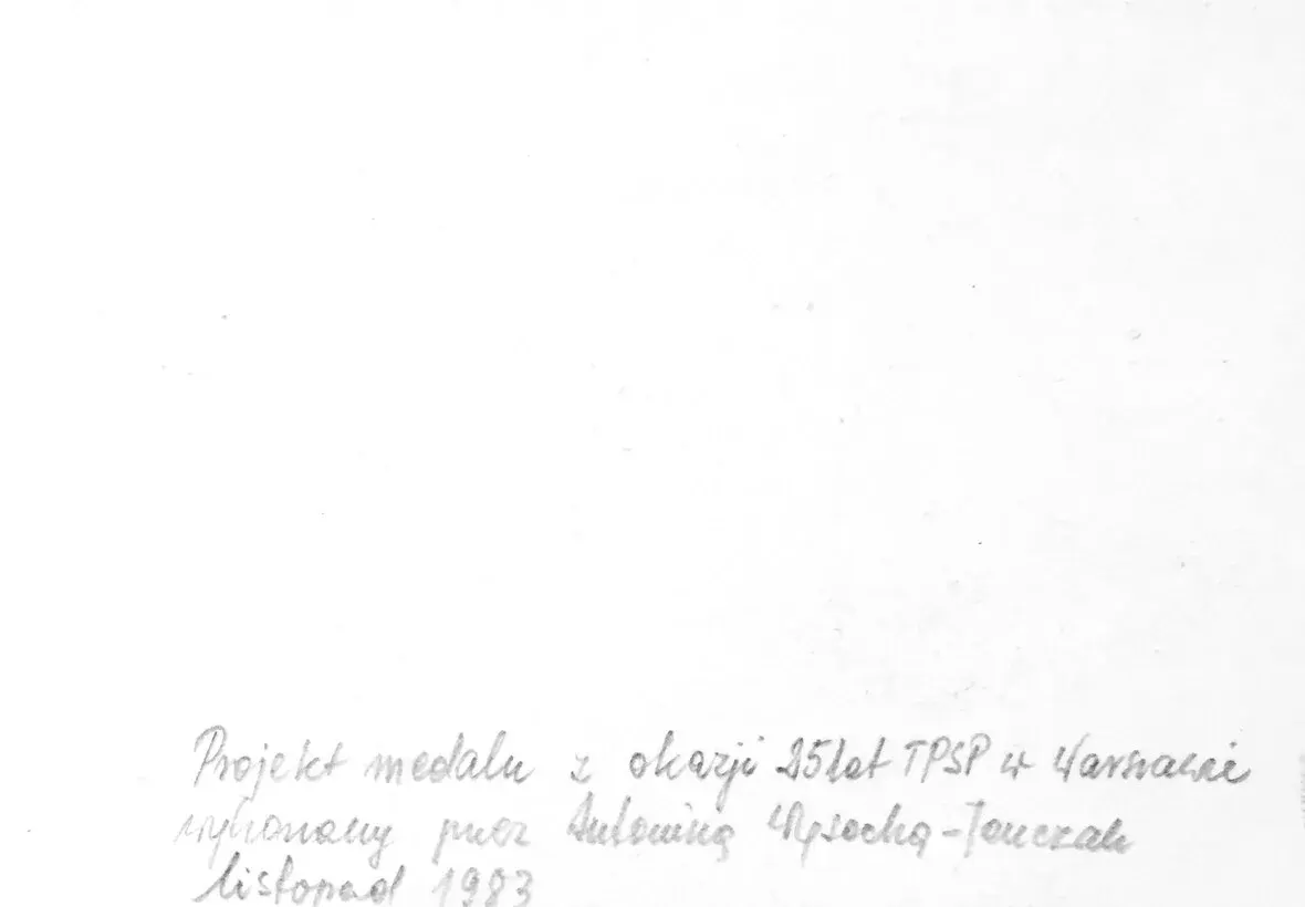 Medal 25 lat TPSP — Sul cartoncino, a matita: «Projekt medalu z okazji 25 lat TPSP w Warszawie», novembre 1983. È la riga che data i bozzetti.