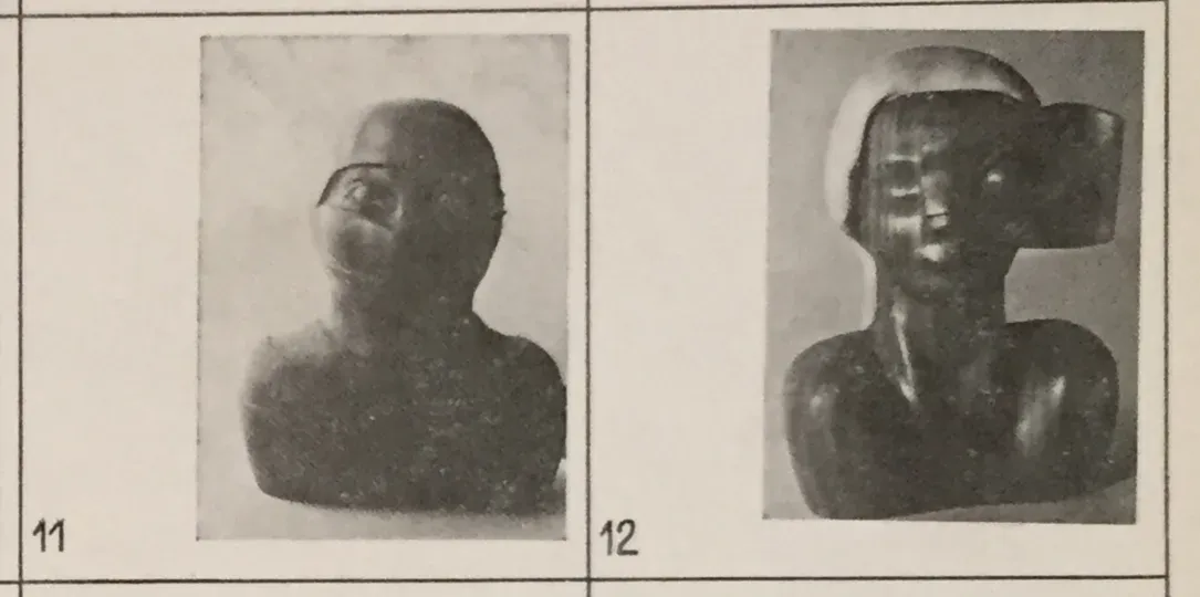 Tavola di catalogo: «Tabl. 11–12», XXXV Ogólnopolski Salon Zimowy Plastyki, Radom 1981. Due busti di legno dal volto sbarrato, riprodotti uno accanto all’altro.