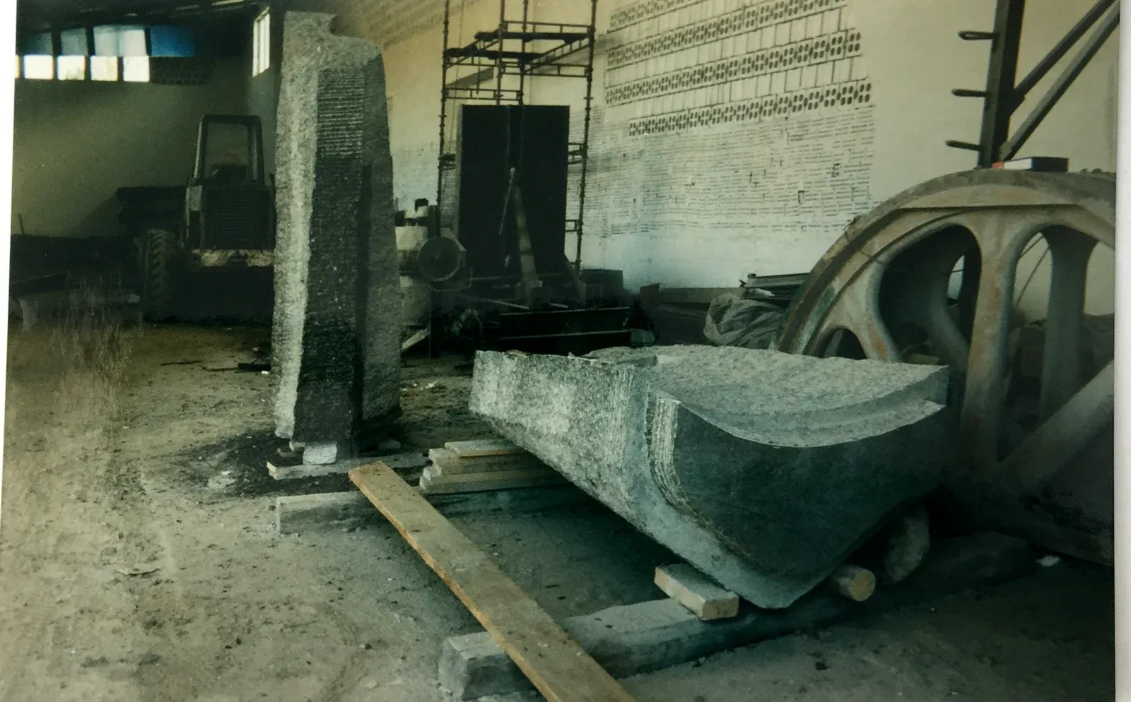 officina: forma reclinata + lastra con la finestra-segnale