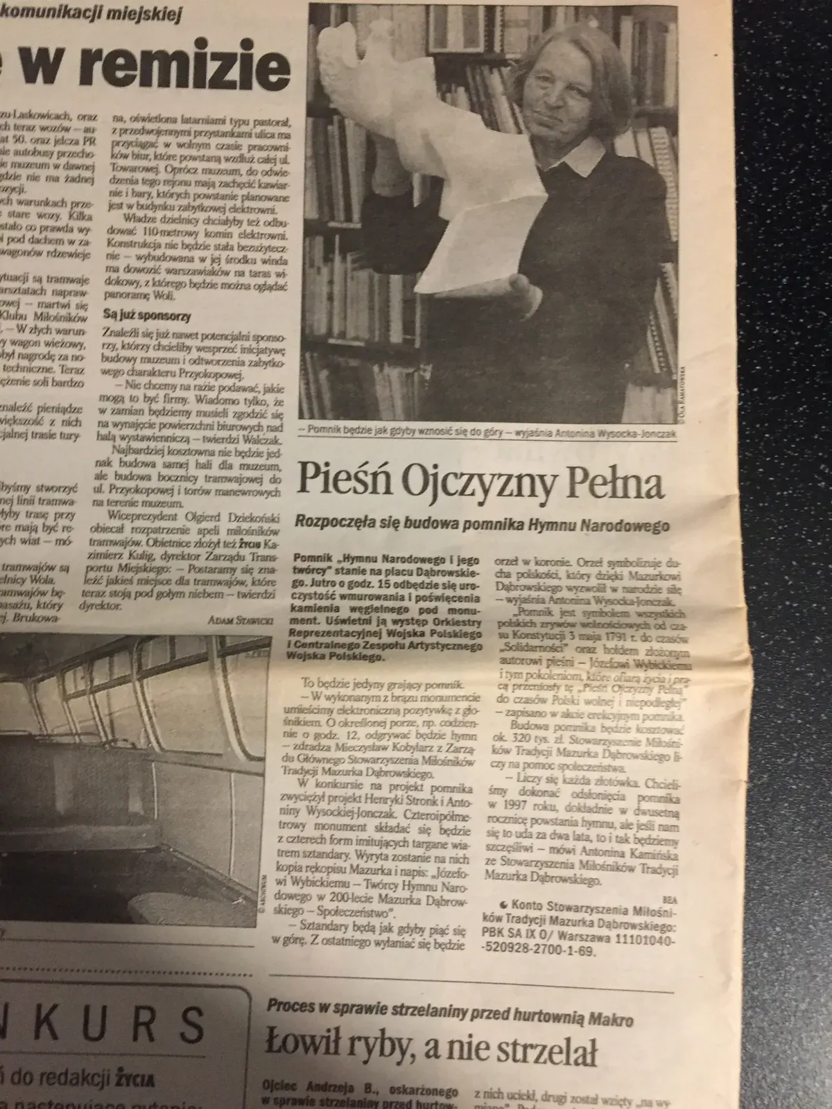 Ritaglio di giornale: «Pieśń Ojczyzny Pełna», quotidiano polacco, 1996.